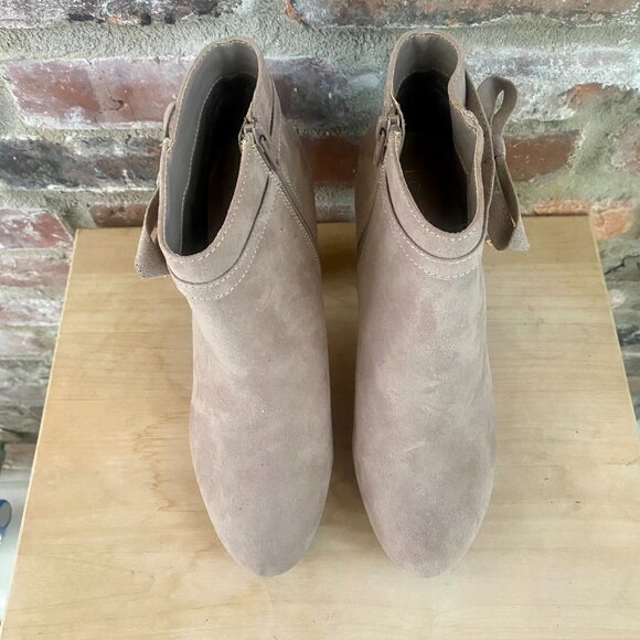 Lauren Conrad Women's Ankle Boots, Taupe, Suede Look, Size 10M. NEW! - Picture 8 of 10